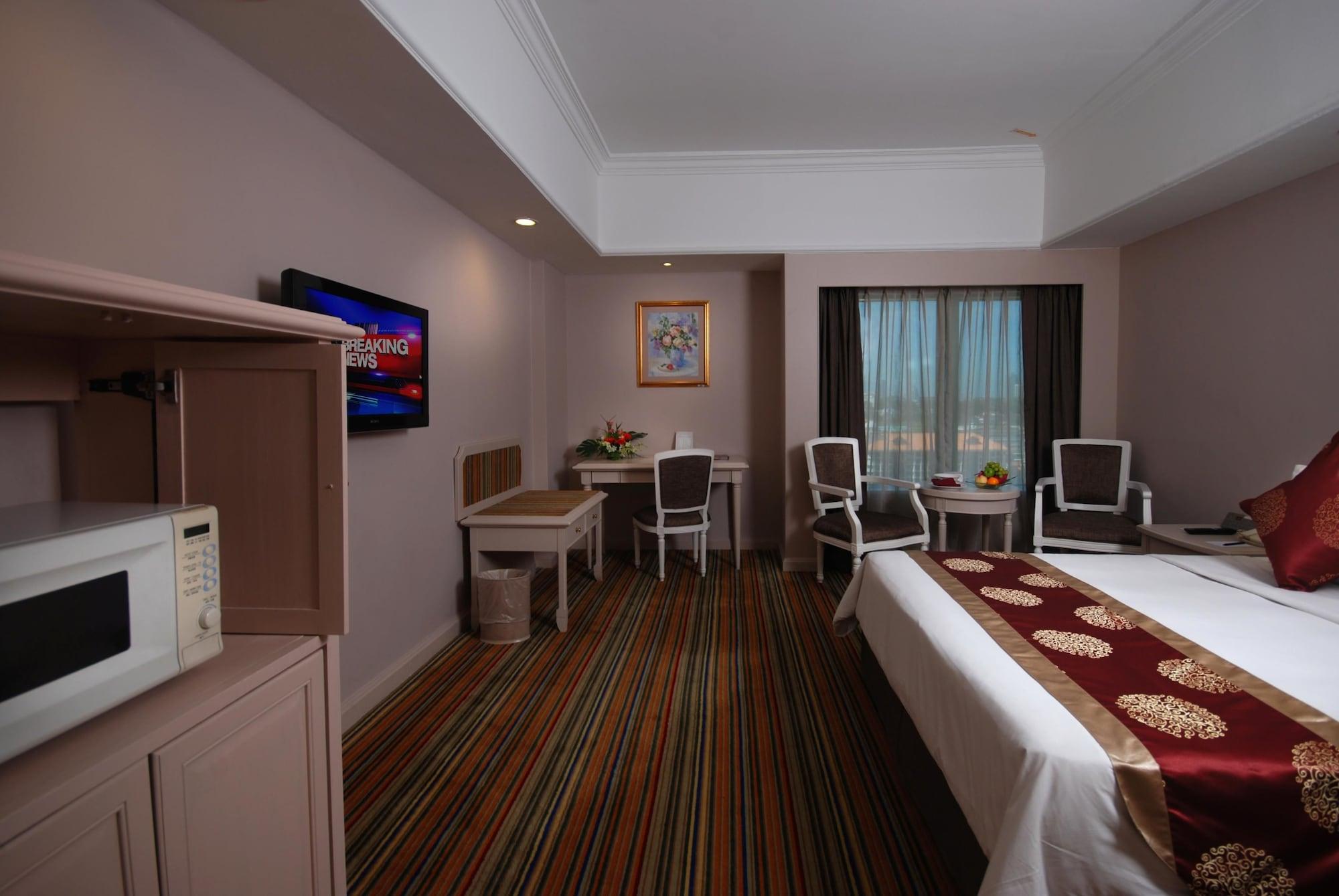 Hotel Berjaya Waterfront 4*