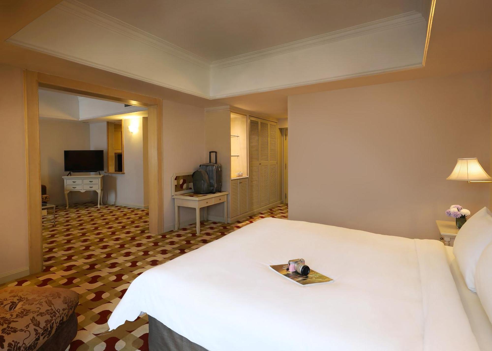 Hotel Berjaya Waterfront 4*