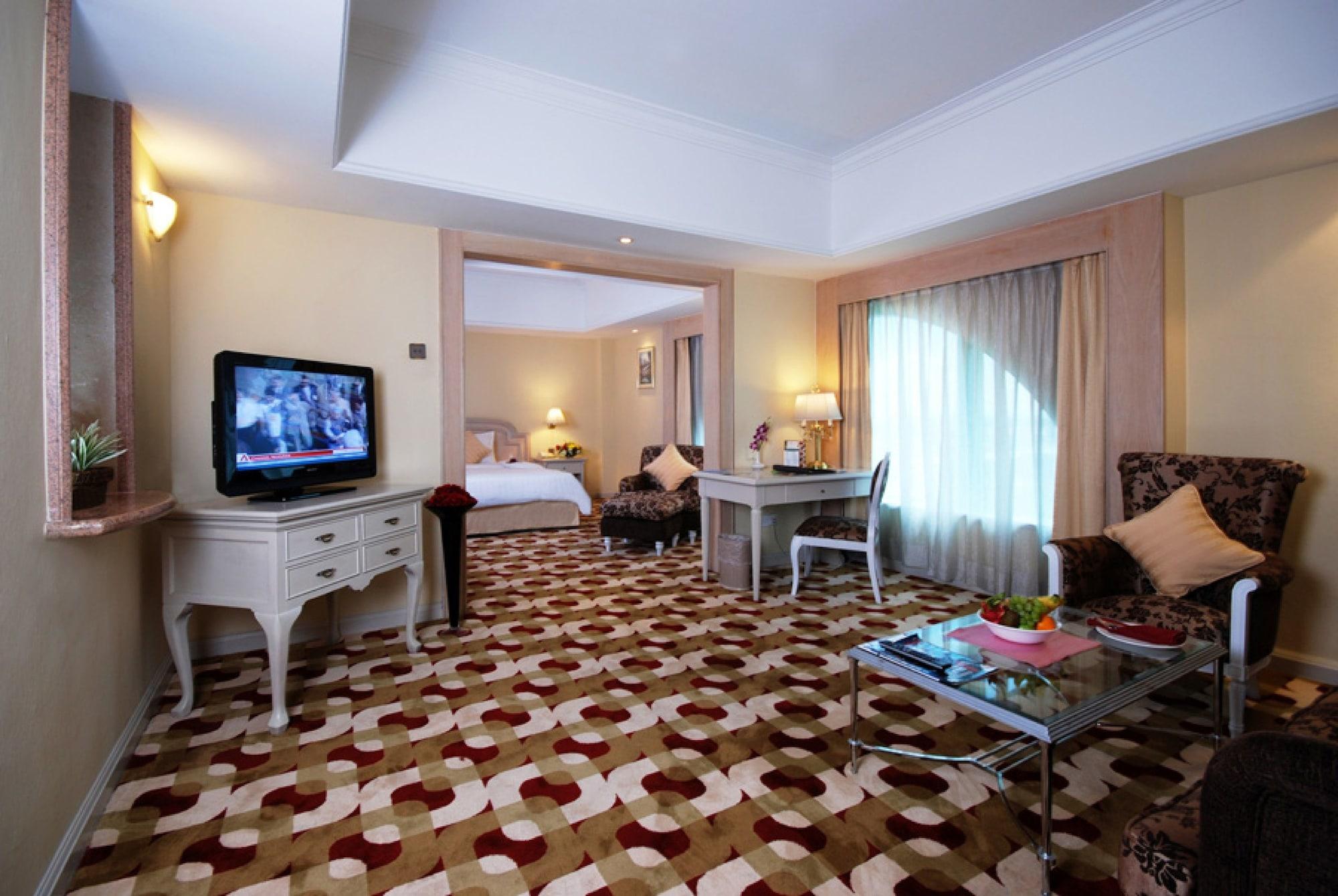 Berjaya Waterfront Hotel, Hotel