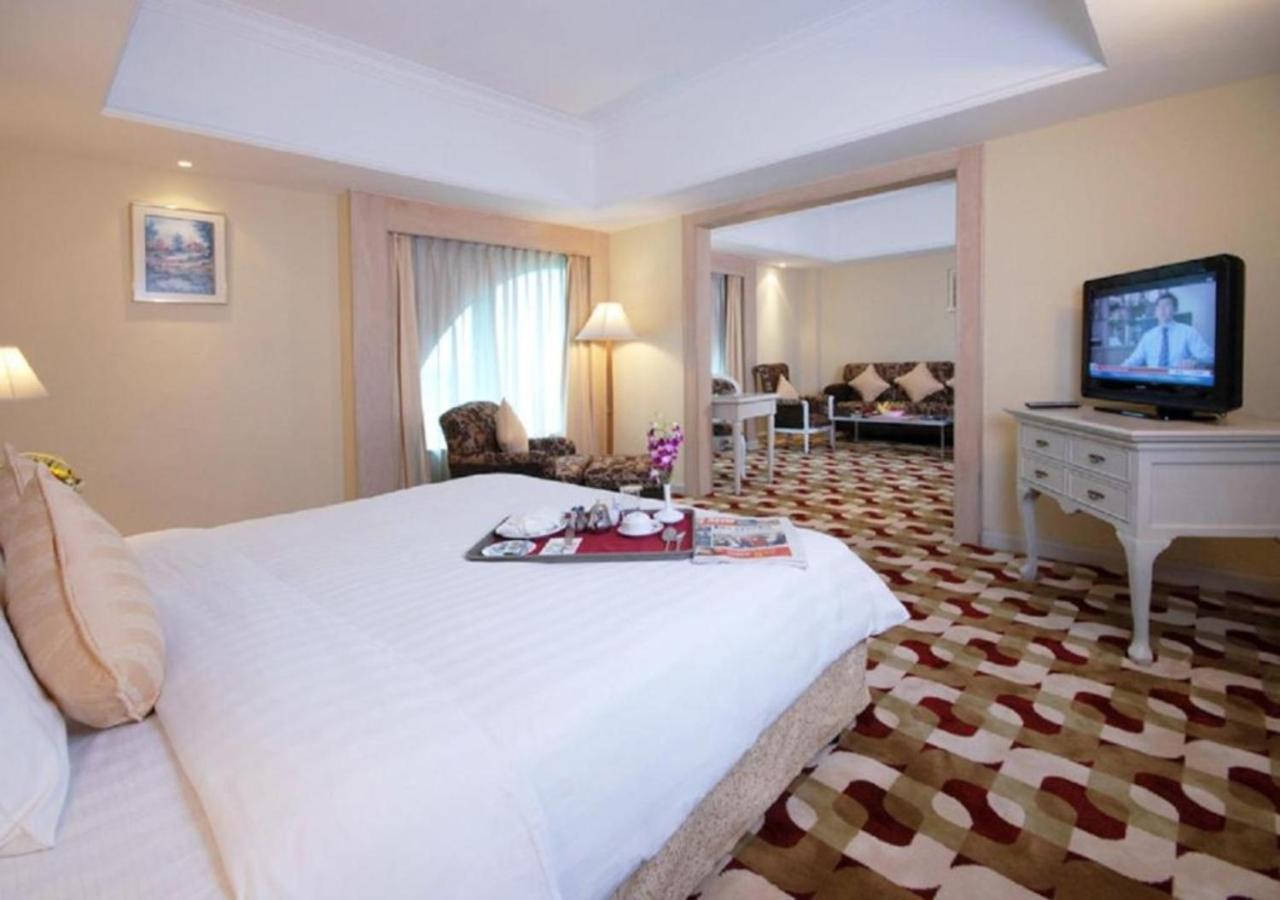 Berjaya Waterfront Hotel, Hotel 4*