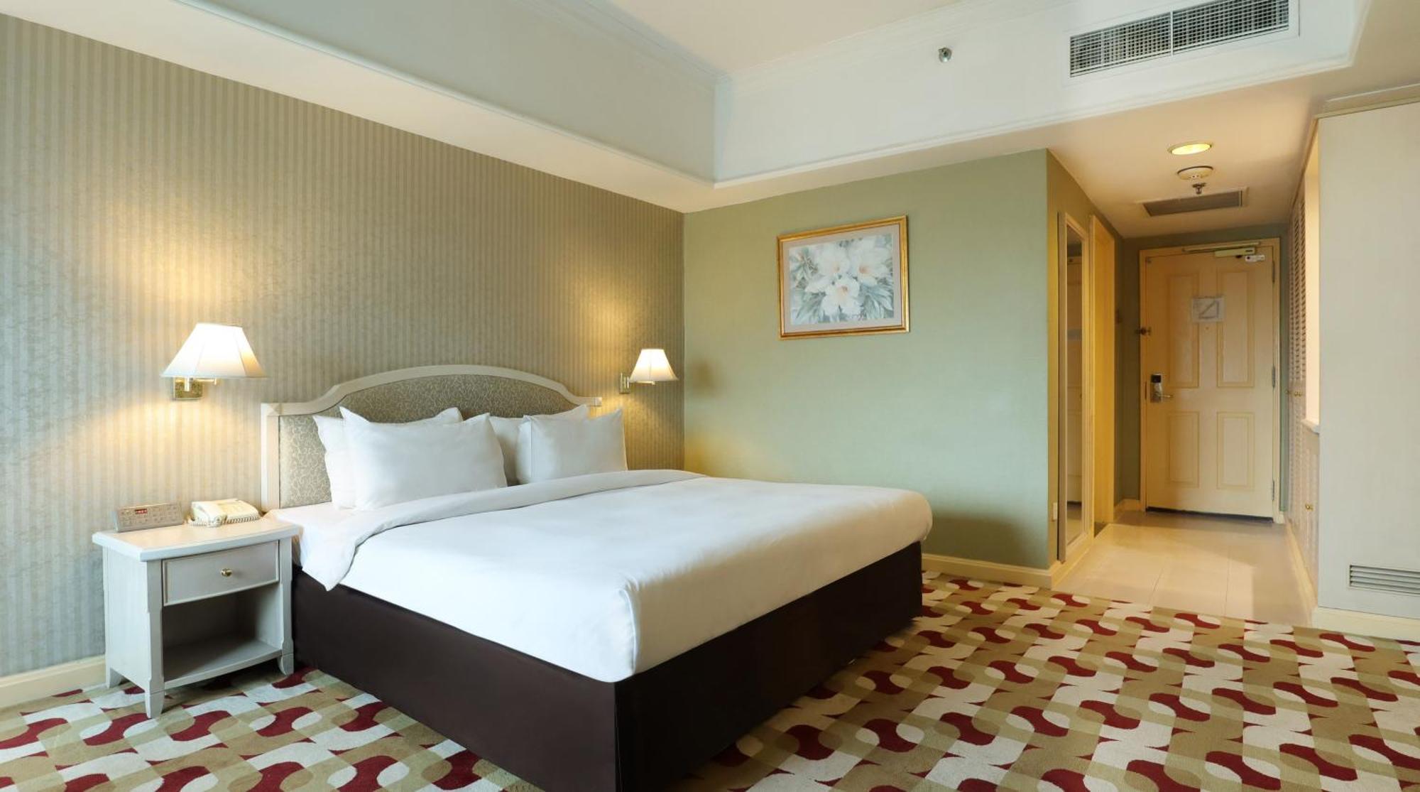 Berjaya Waterfront Hotel, 4*