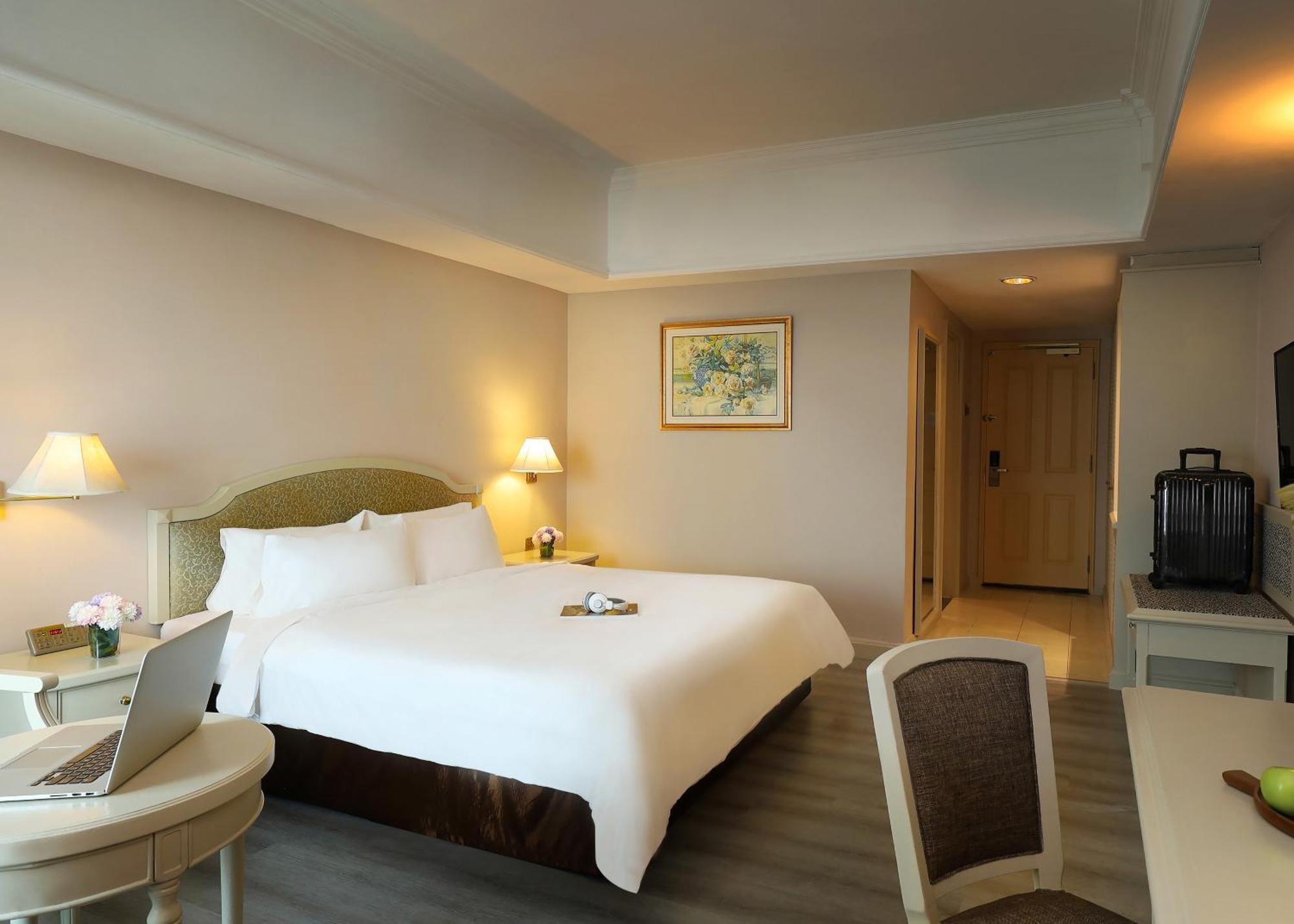 Berjaya Waterfront Hotel, Hotel 4*