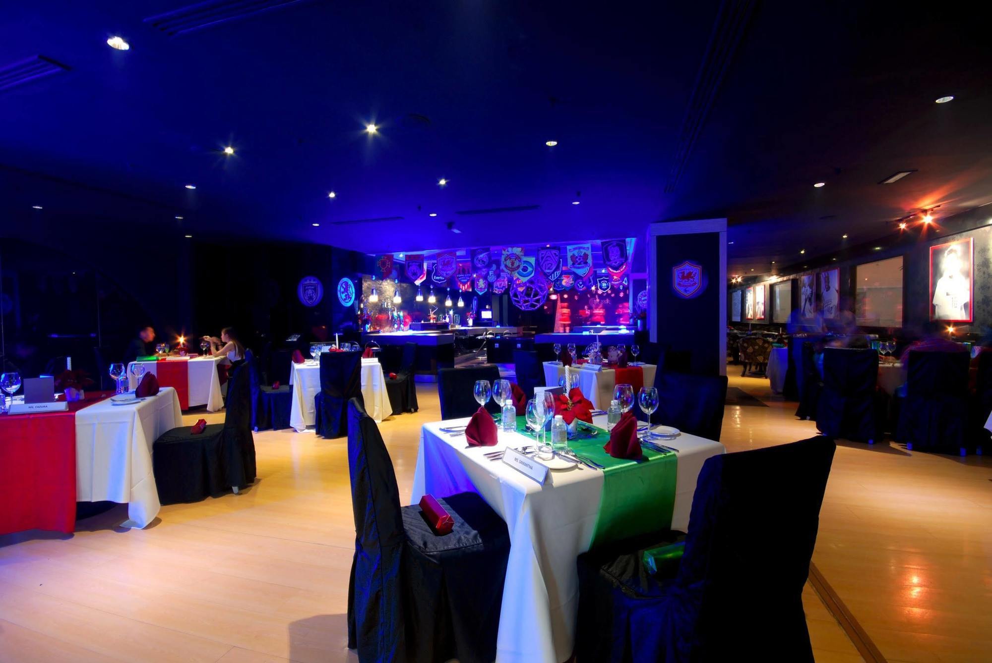 Berjaya Waterfront Hotel, 4*